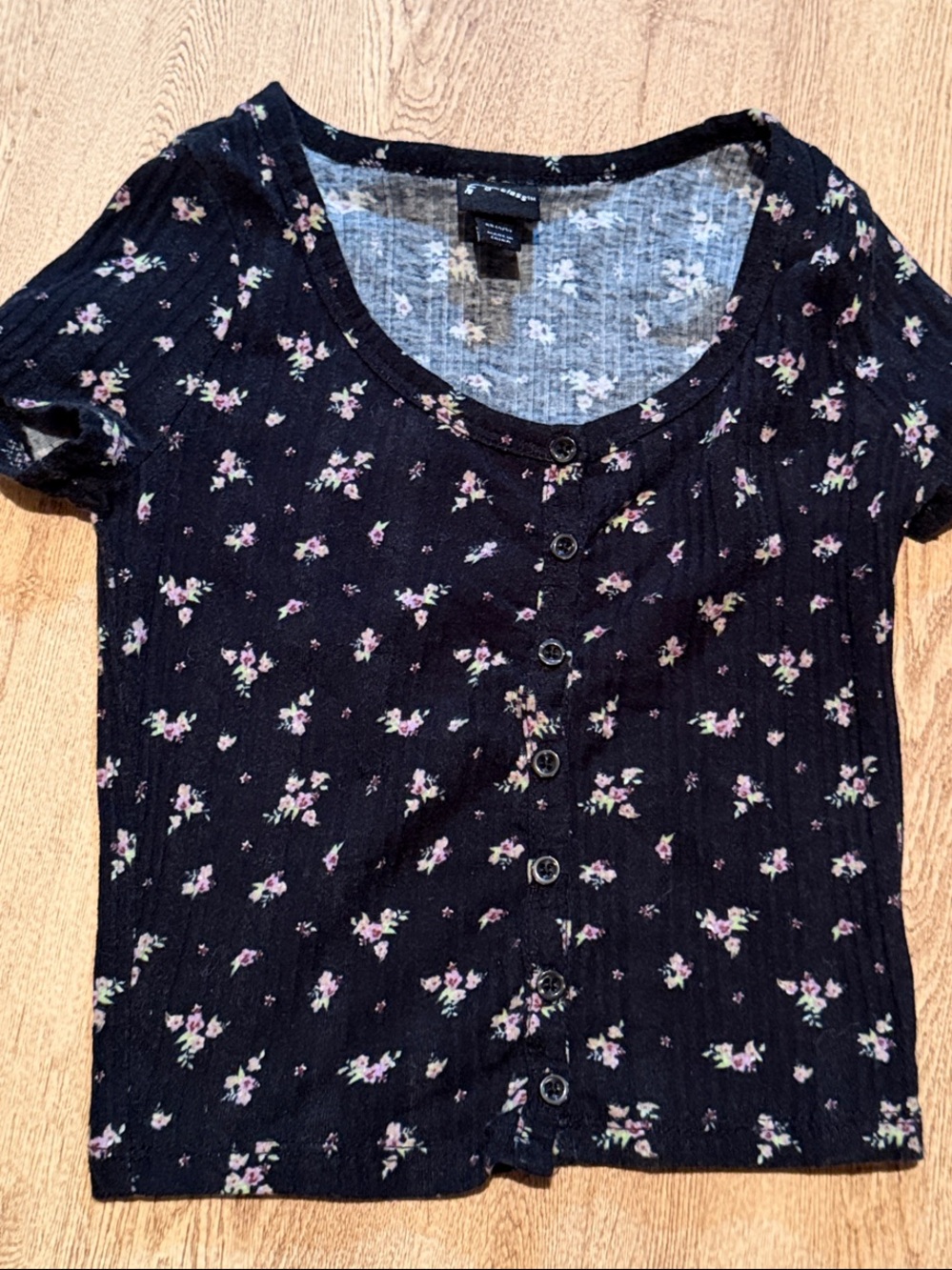 art class Black Floral Button-Front Tee with Pink Accents (xs 4/5)